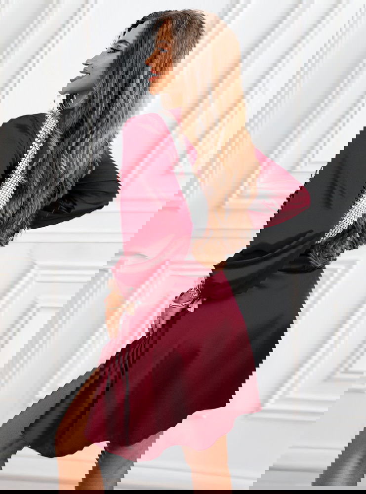 Bordowa satynowa sukienka przekładana...