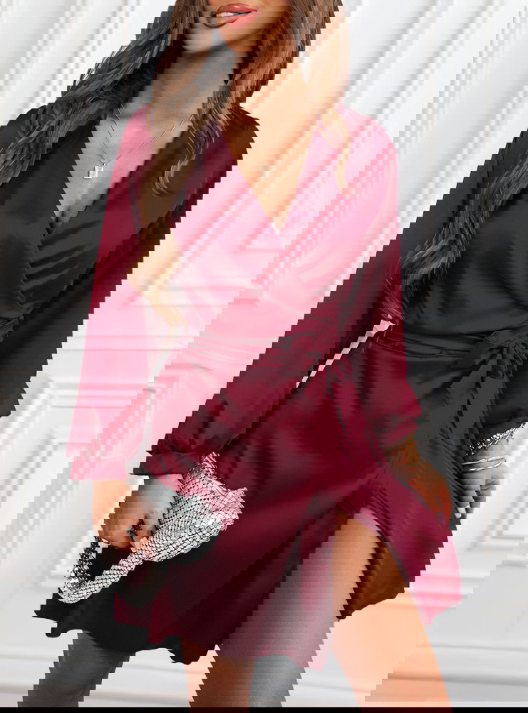 Bordowa satynowa sukienka przekładana...