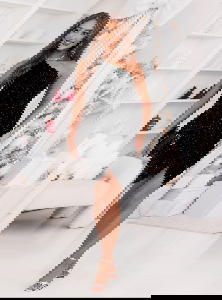 Czarna cekinowa świąteczna sukienka...