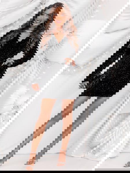 Czarna cekinowa sukienka z...