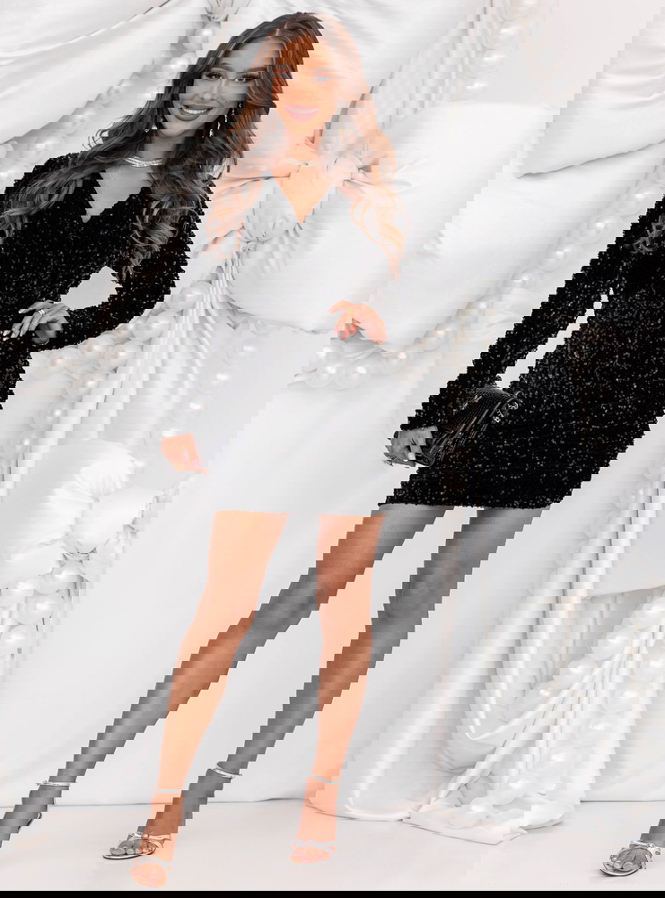 Czarna cekinowa sukienka świąteczna z...