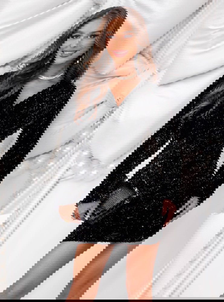 Czarna cekinowa sukienka świąteczna z...