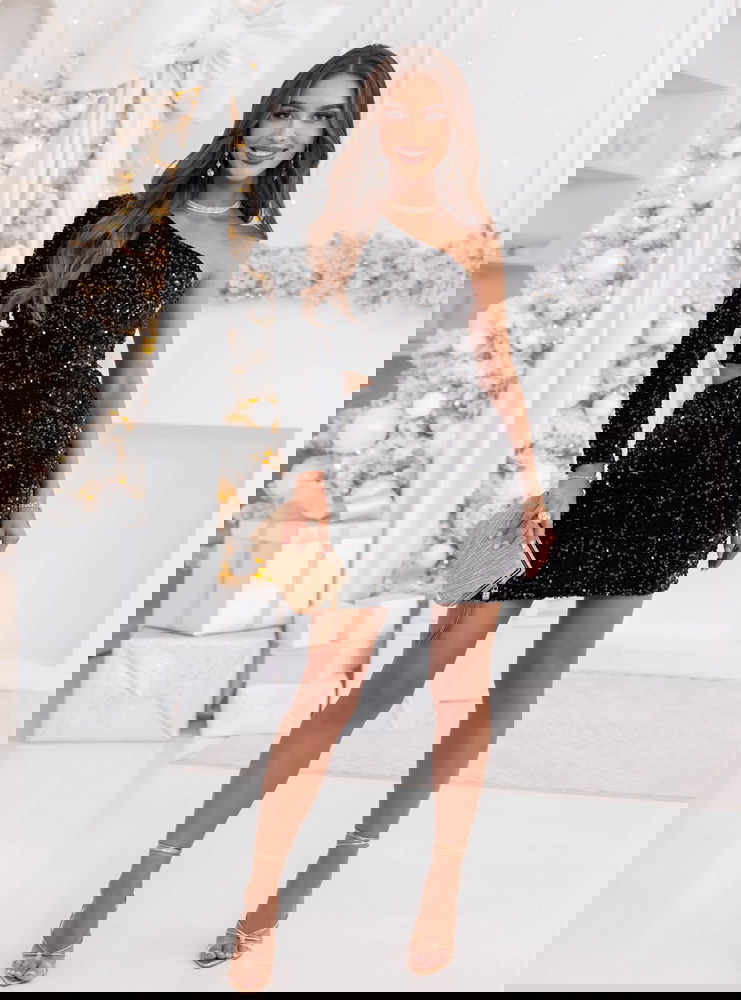 Czarna cekinowa świąteczna sukienka...