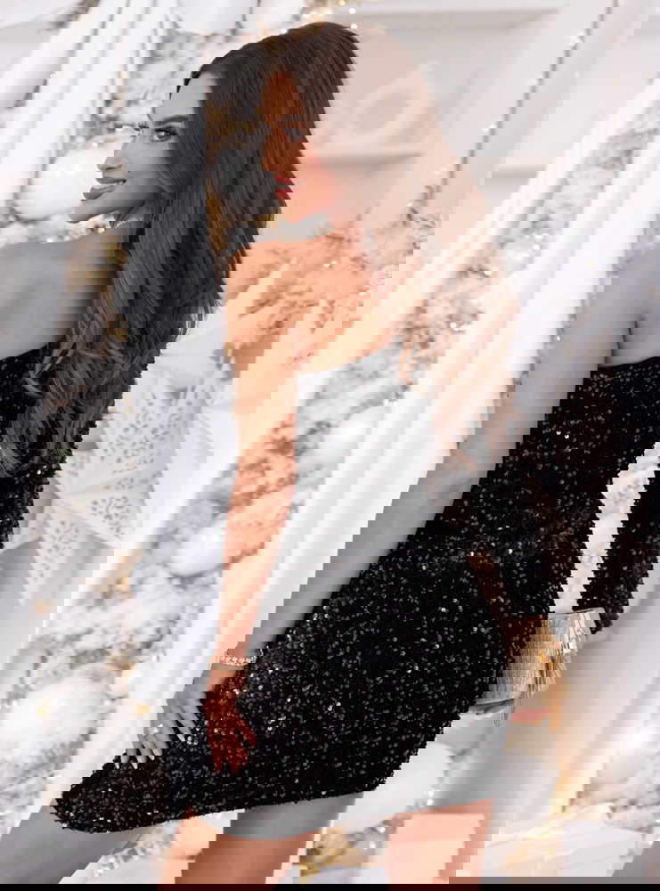 Czarna cekinowa świąteczna sukienka...