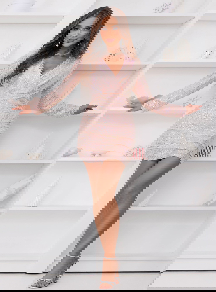 Pudrowa cekinowa świąteczna sukienka...