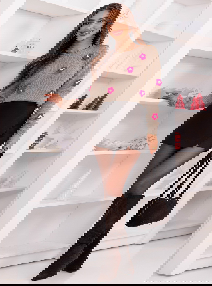 Sweter z ozdobnymi kwiatkami Eimiko -...