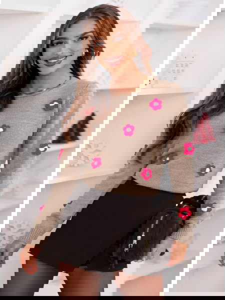 Sweter z ozdobnymi...