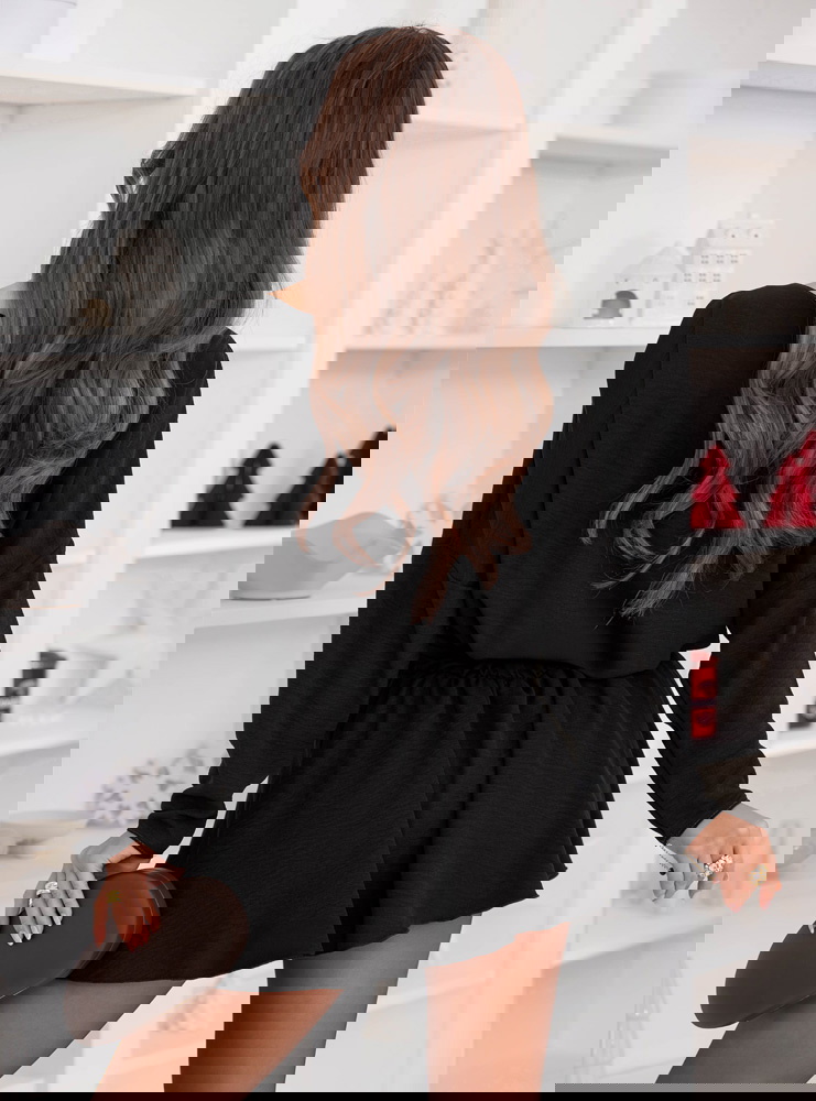 Czarny świąteczny kombinezon jak...