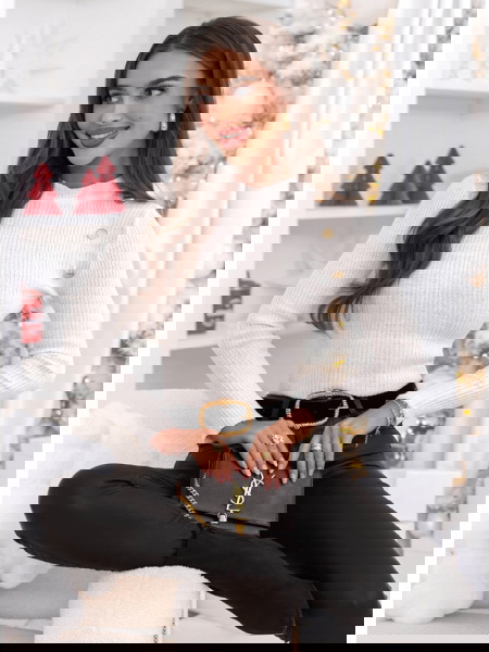 Biały dopasowany sweter z... 2