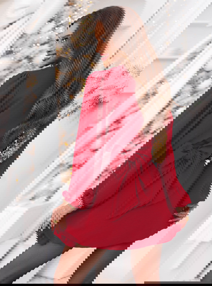 Malinowy kombinezon jak sukienka na...