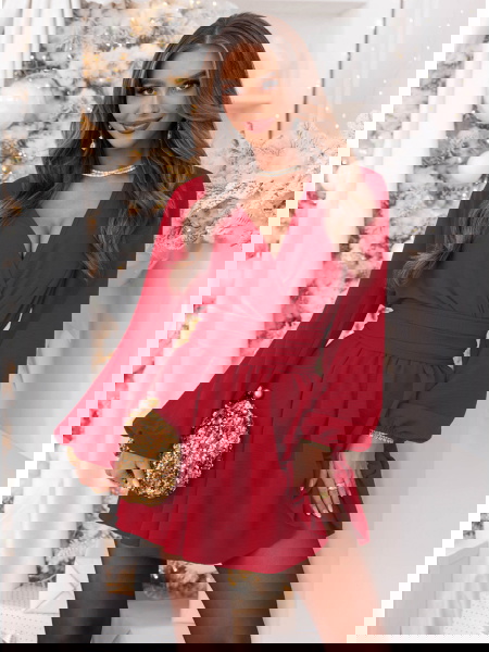 Malinowy kombinezon jak...