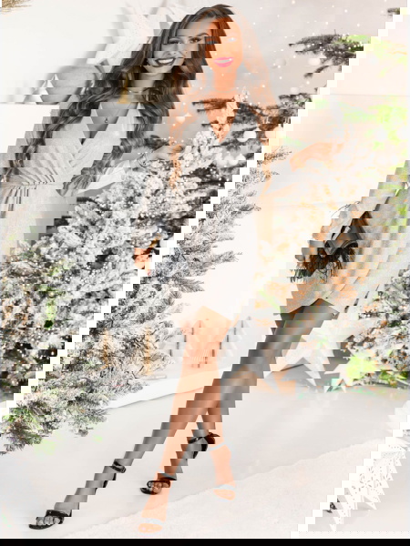 Srebrna błyszcząca sukienka... 2