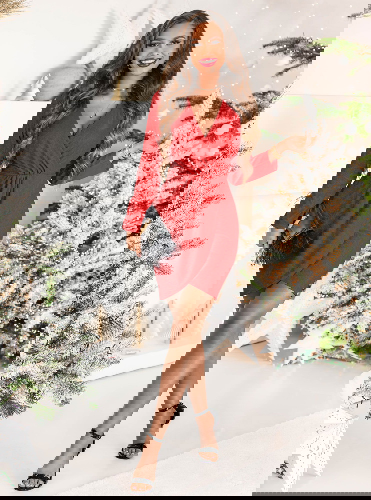 Malinowa błyszcząca sukienka na...