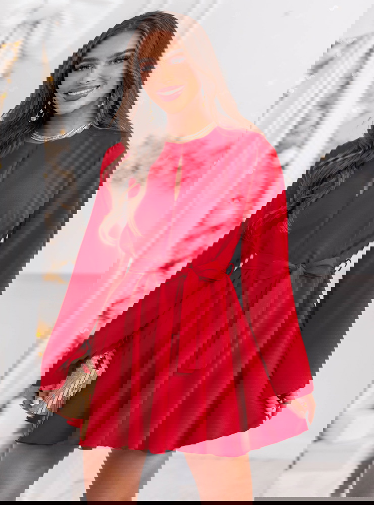 Malinowy kombinezon jak sukienka na...