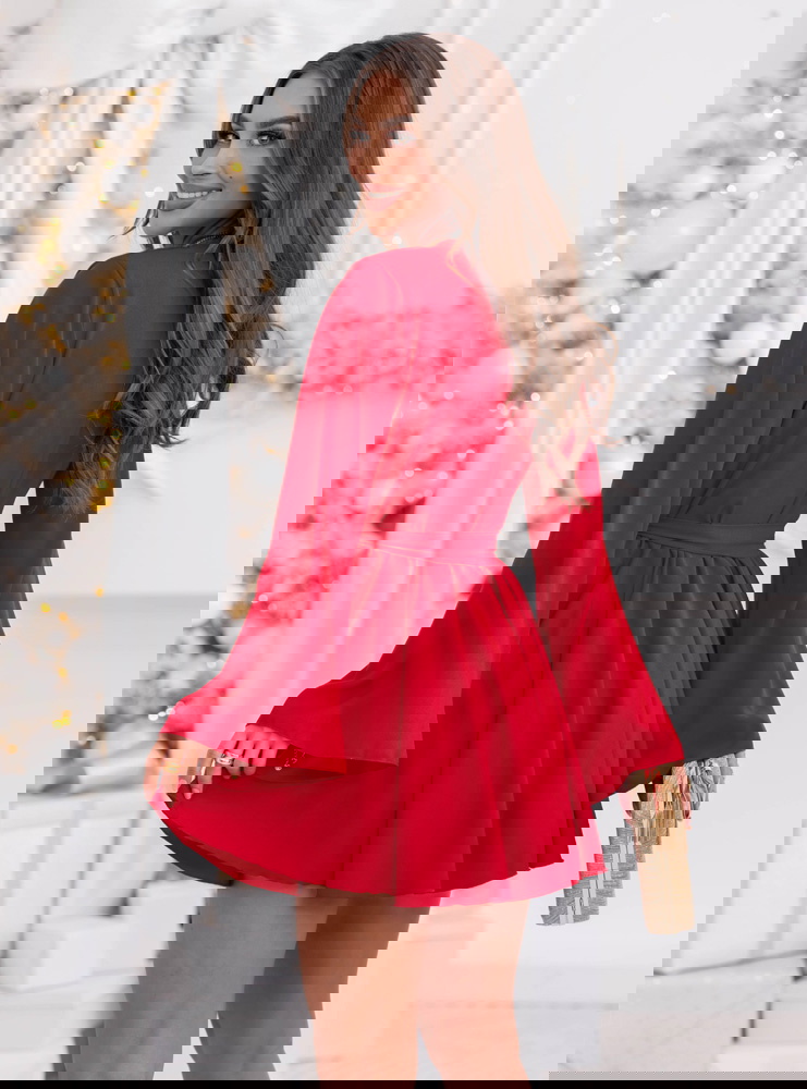 Malinowy kombinezon jak sukienka na...