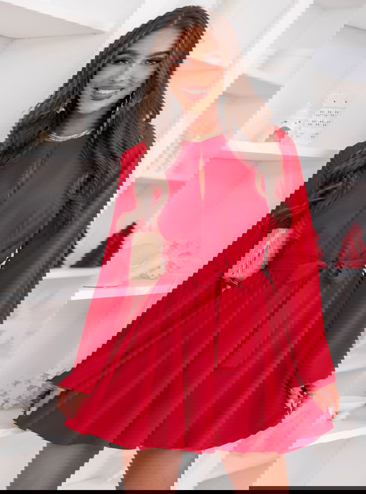 Malinowy kombinezon jak sukienka na...