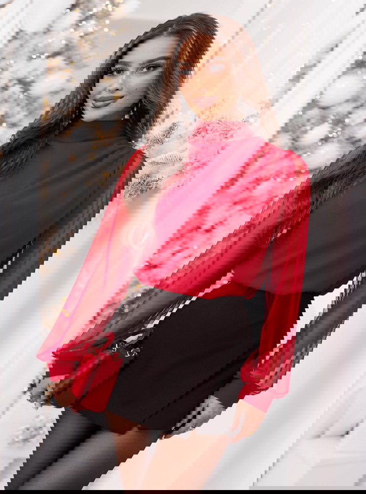 Malinowa bluzka z tiulowymi rękawami...