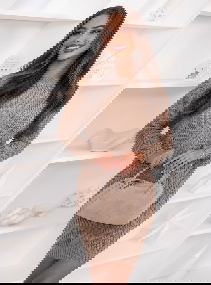 Swetrowa sukienka z ozdobnym splotem...