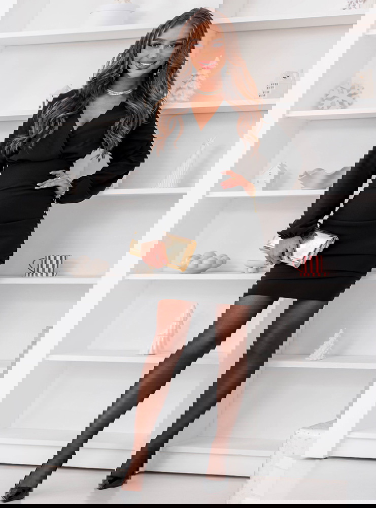 Czarna sukienka mini na święta z...