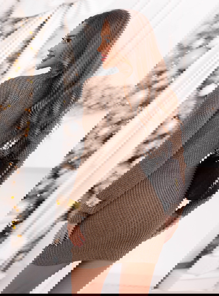 Swetrowa sukienka z warkoczykowym...