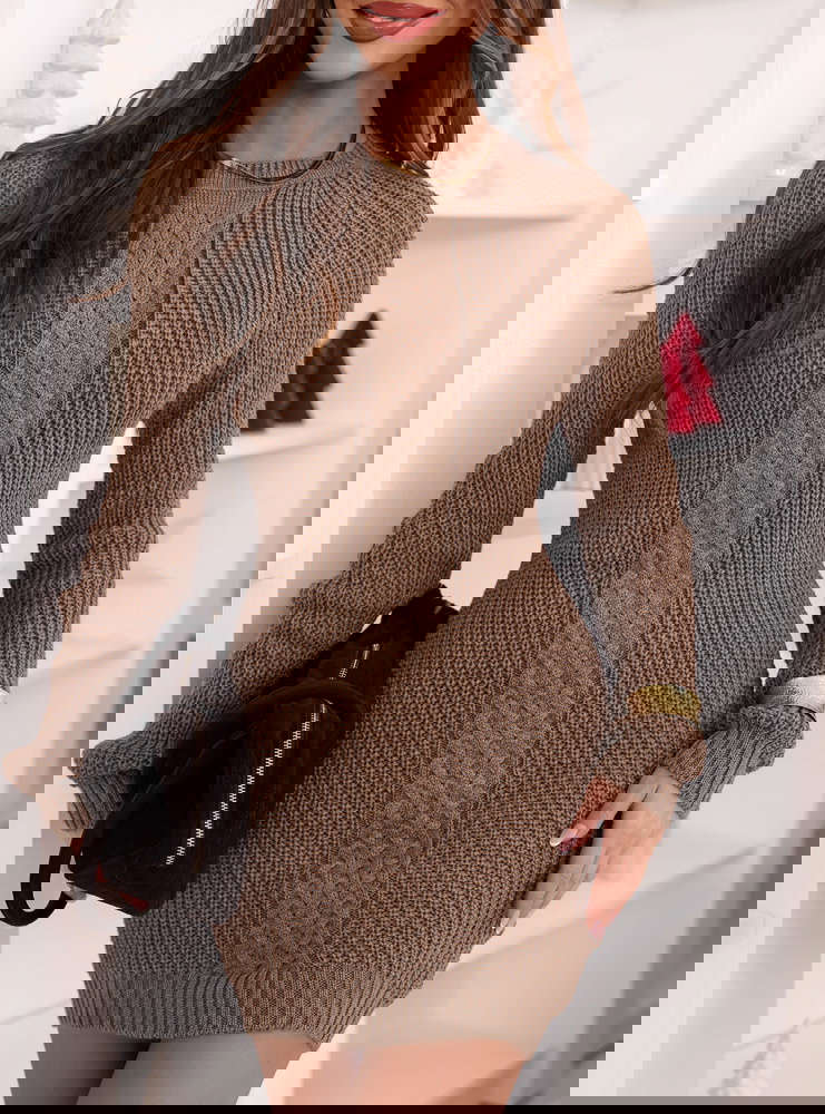 Swetrowa sukienka z warkoczykowym...