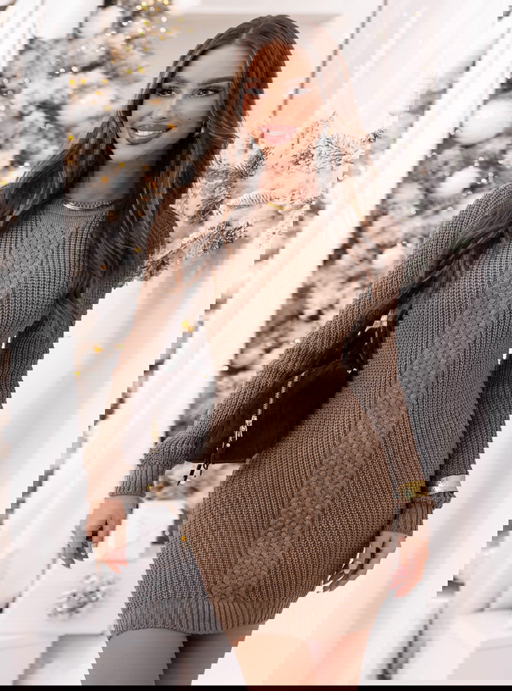 Swetrowa sukienka z warkoczykowym...