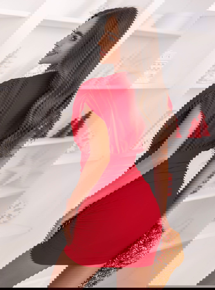 Malinowa dopasowana świąteczna...