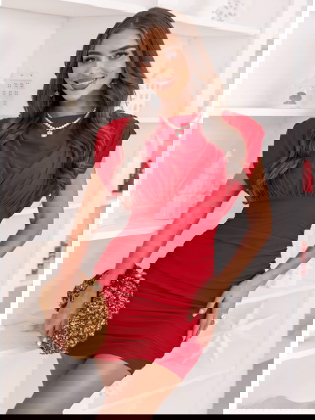 Malinowa dopasowana...