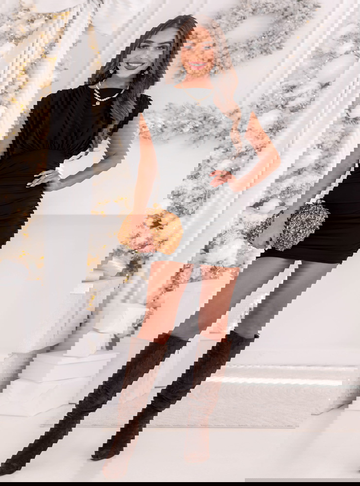 Czarna dopasowana świąteczna sukienka...