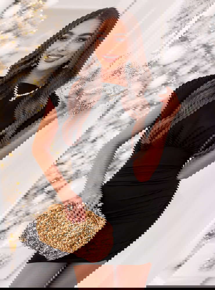 Czarna dopasowana świąteczna sukienka...