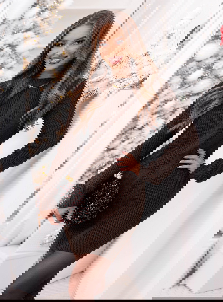 Czekoladowa swetrowa sukienka mini...