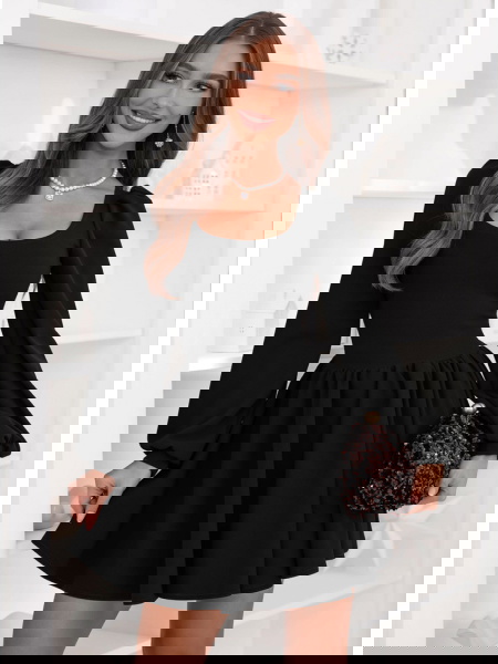 Czarna rozkloszowana... 2