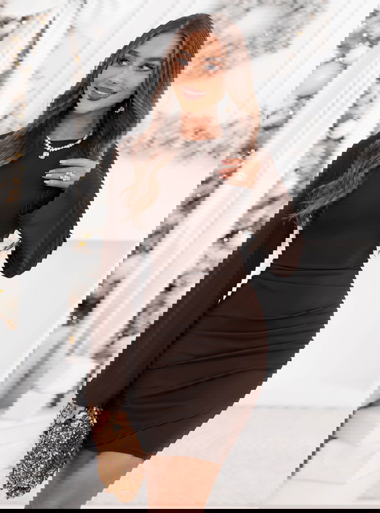 Czekoladowa dopasowana sukienka mini...