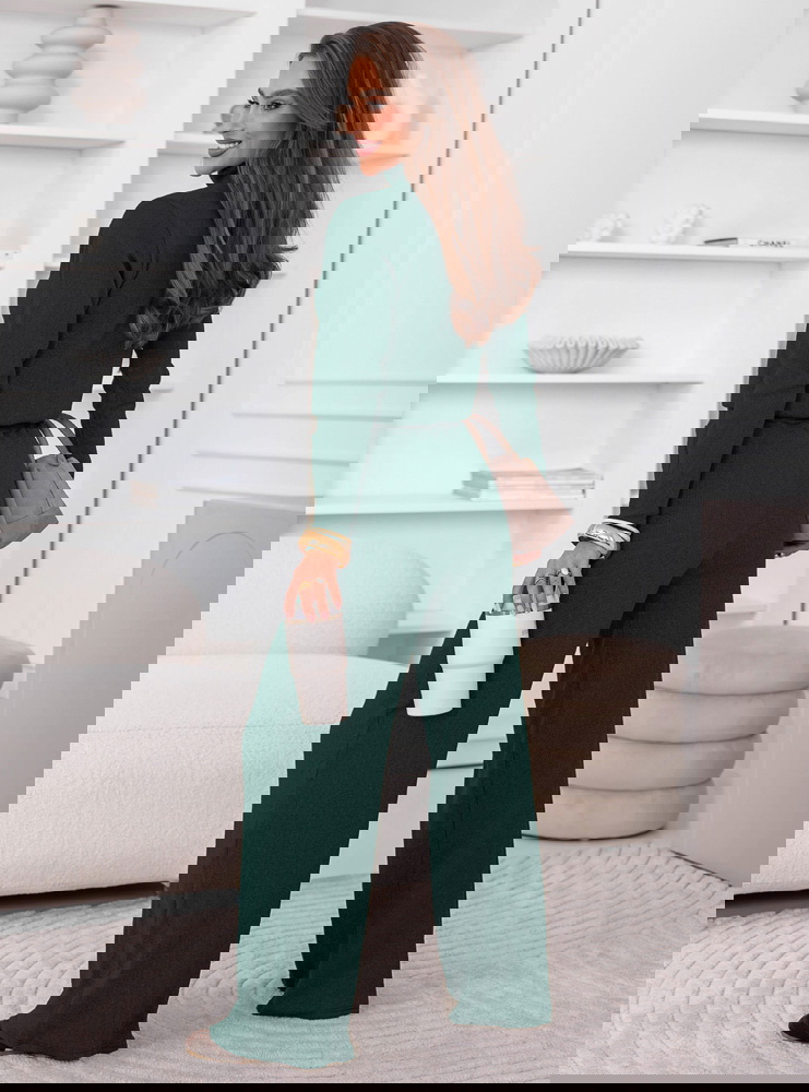 Komplet bluzka z golfem i szerokie...