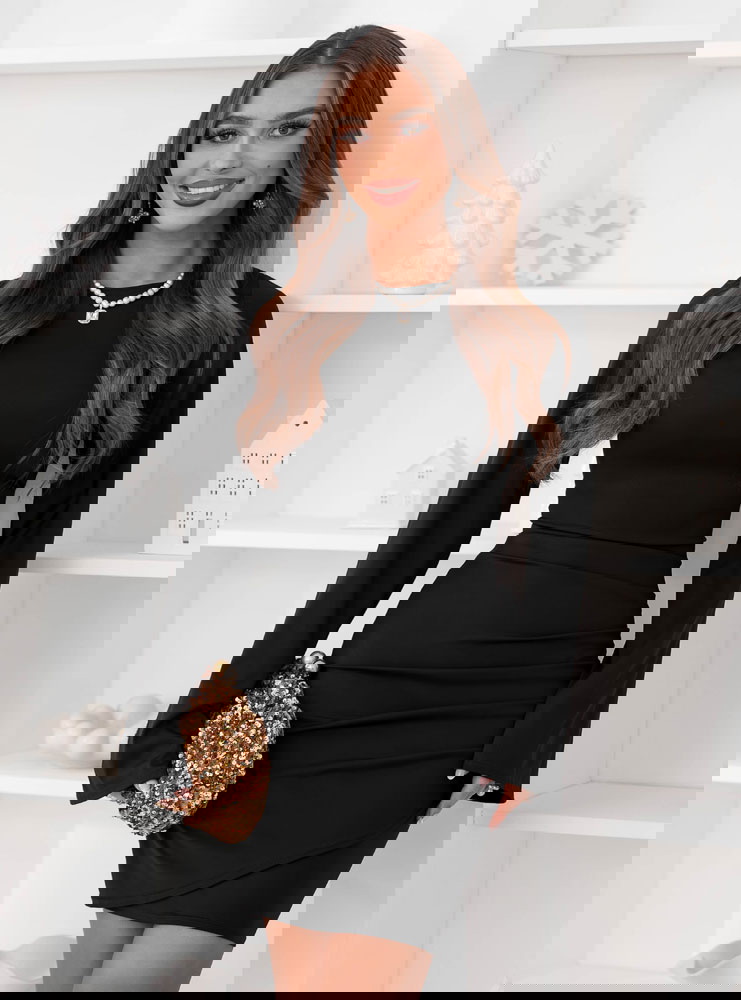 Czarna dopasowana sukienka mini na...