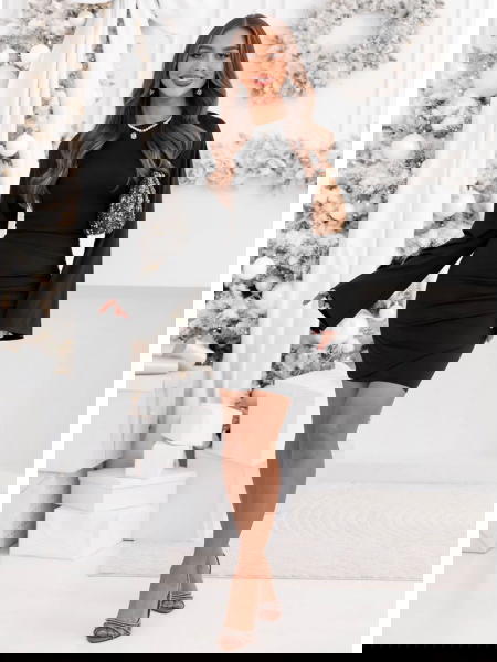 Czarna dopasowana sukienka... 2