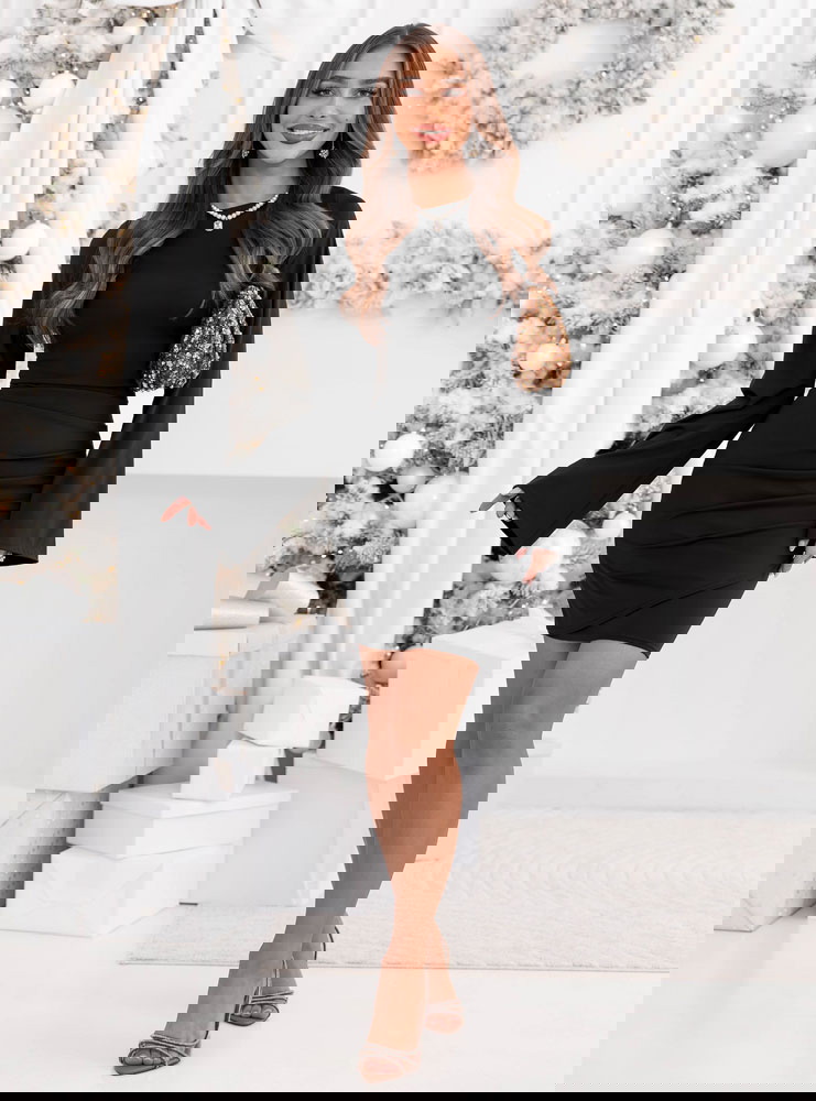 Czarna dopasowana sukienka mini na...