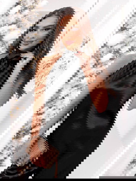 Czarny satynowy świąteczny...