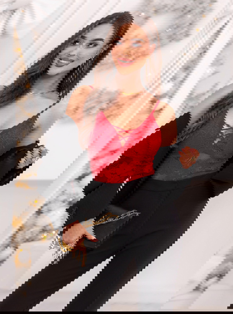 Malinowe koronkowe body ze strapsami...