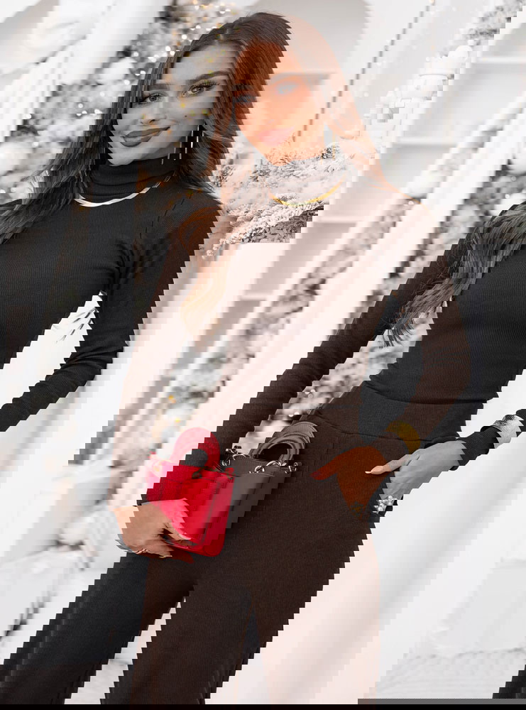 Czekoladowy prążkowany komplet bluzka...