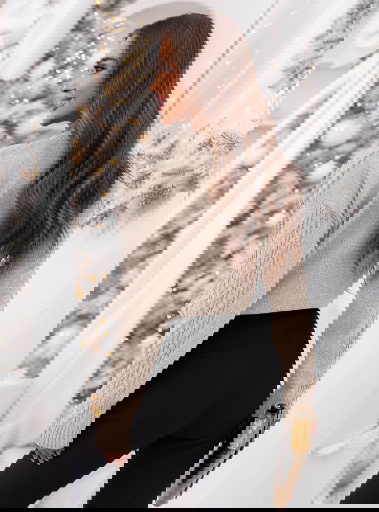 Beżowy sweter z guzikami po boku Eudenia