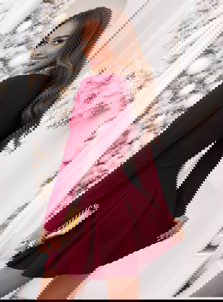 Bordowa rozkloszowana sukienka mini...