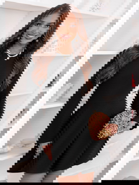 Czarna rozkloszowana...