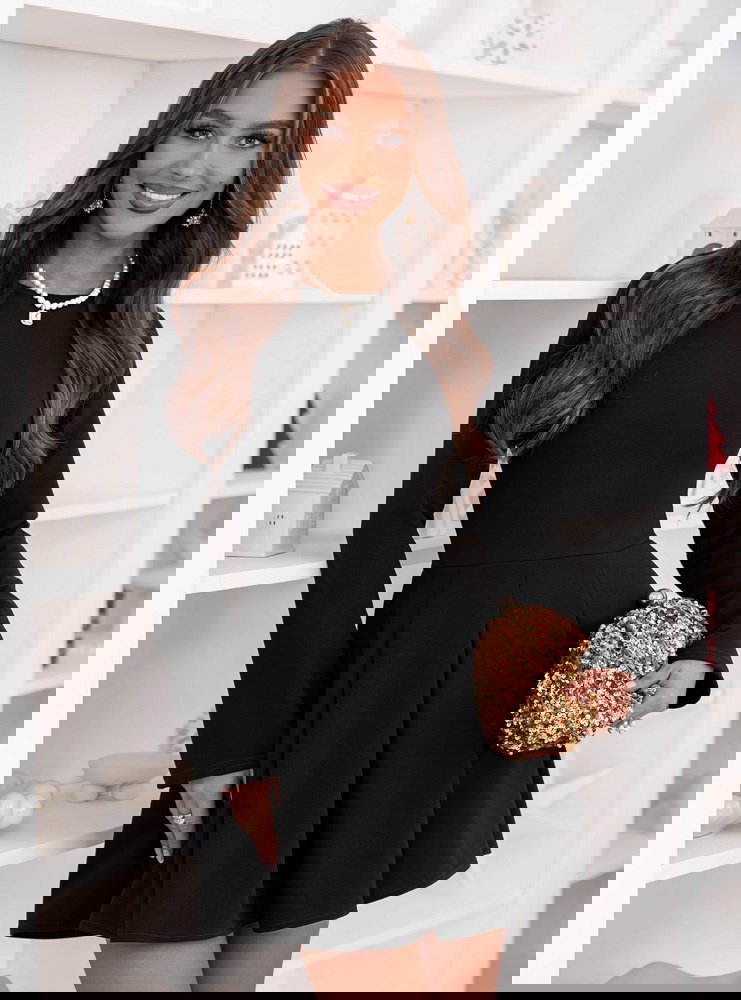 Czarna rozkloszowana sukienka mini na...