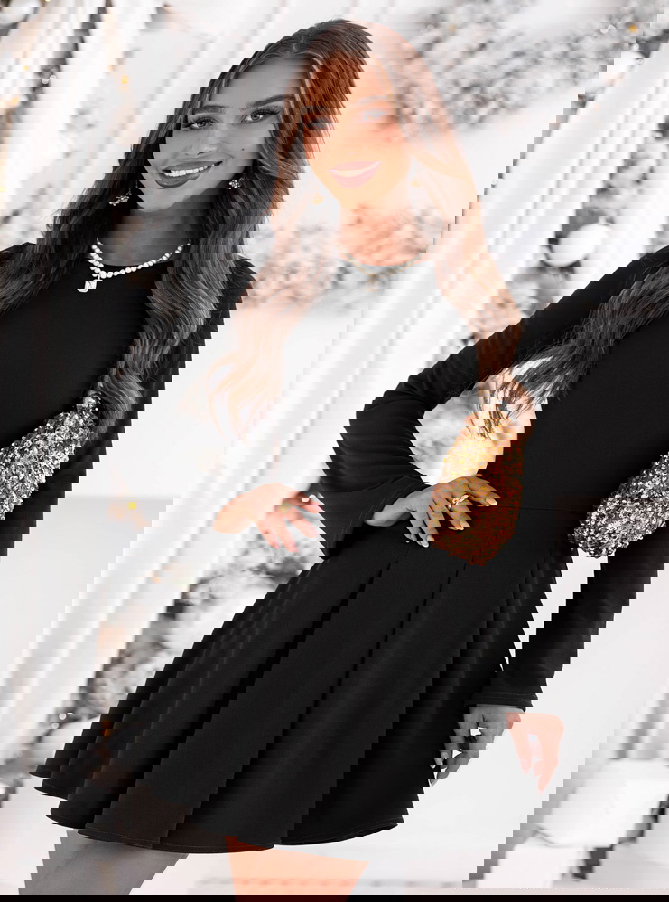 Czarna rozkloszowana sukienka mini na...