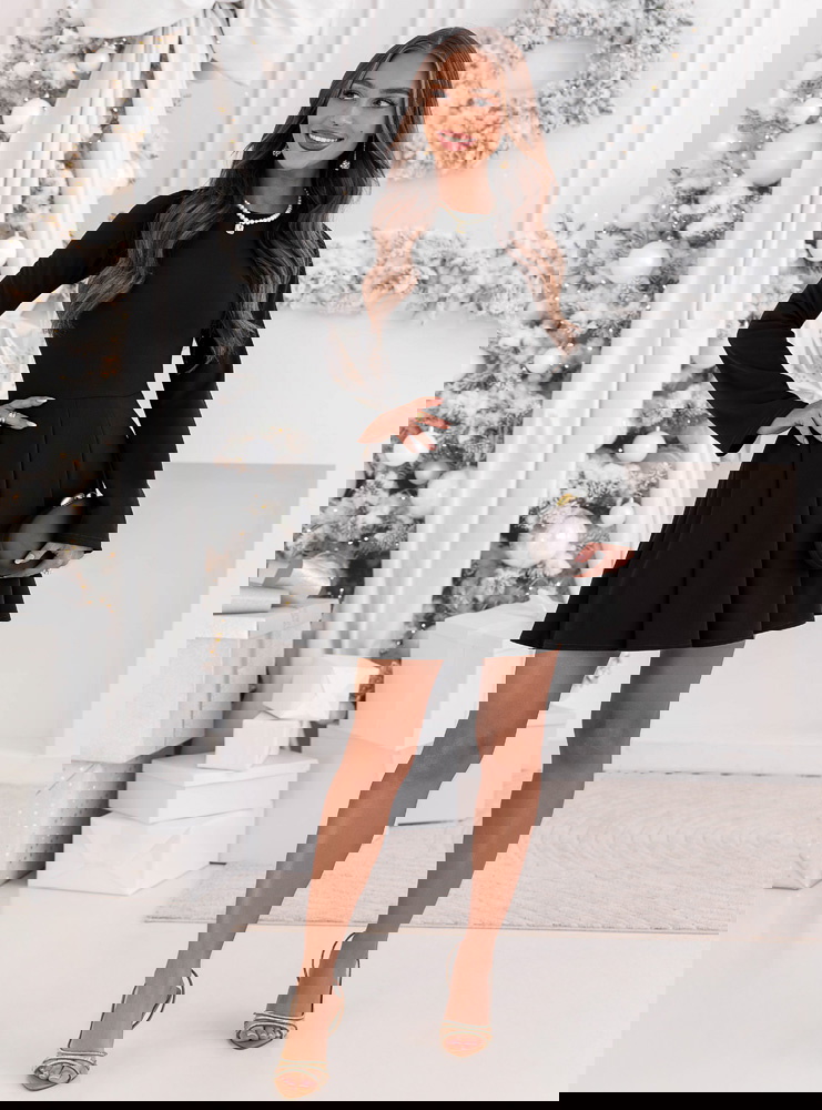 Czarna rozkloszowana sukienka mini na...