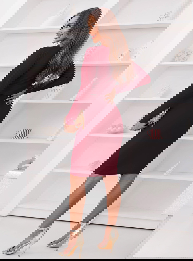 Bordowa dopasowana sukienka na święta...