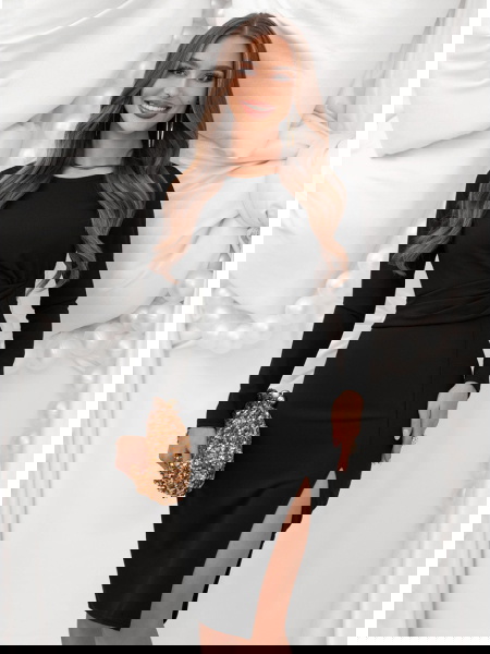 Czarna dopasowana sukienka...