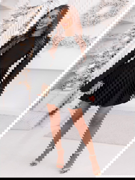 Czarna rozkloszowana...