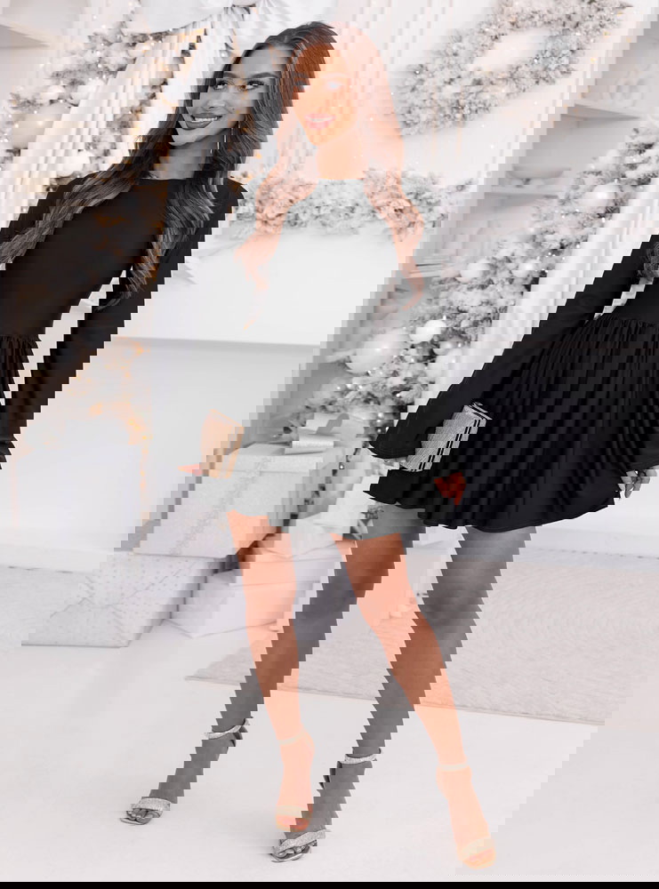 Czarna rozkloszowana świąteczna...